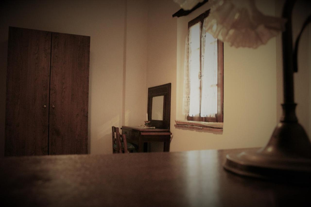 Antica Torre "La Casalta" Apartment Petroio Luaran gambar