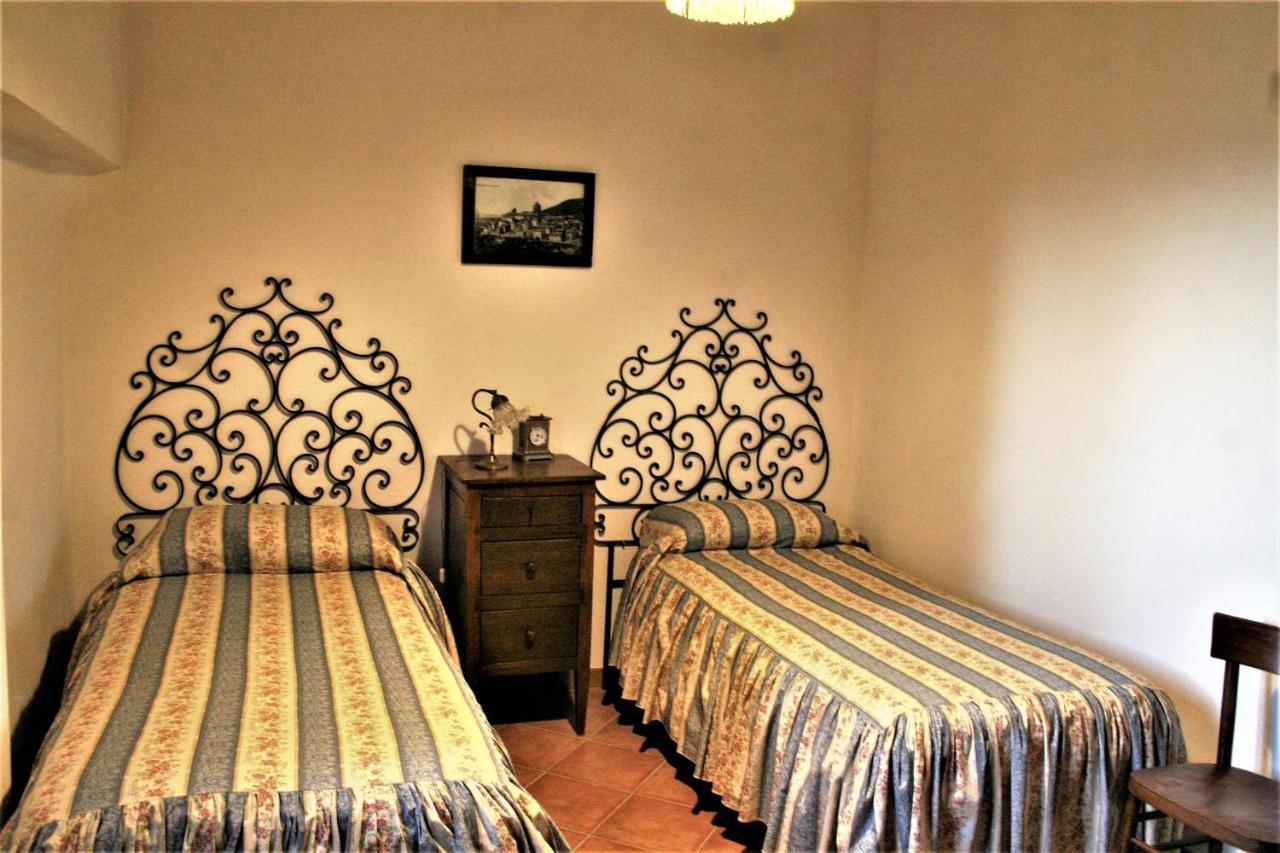Antica Torre "La Casalta" Apartment Petroio Luaran gambar