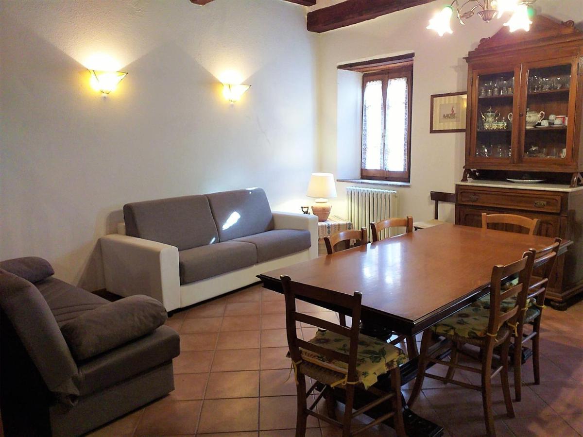 Antica Torre "La Casalta" Apartment Petroio Luaran gambar