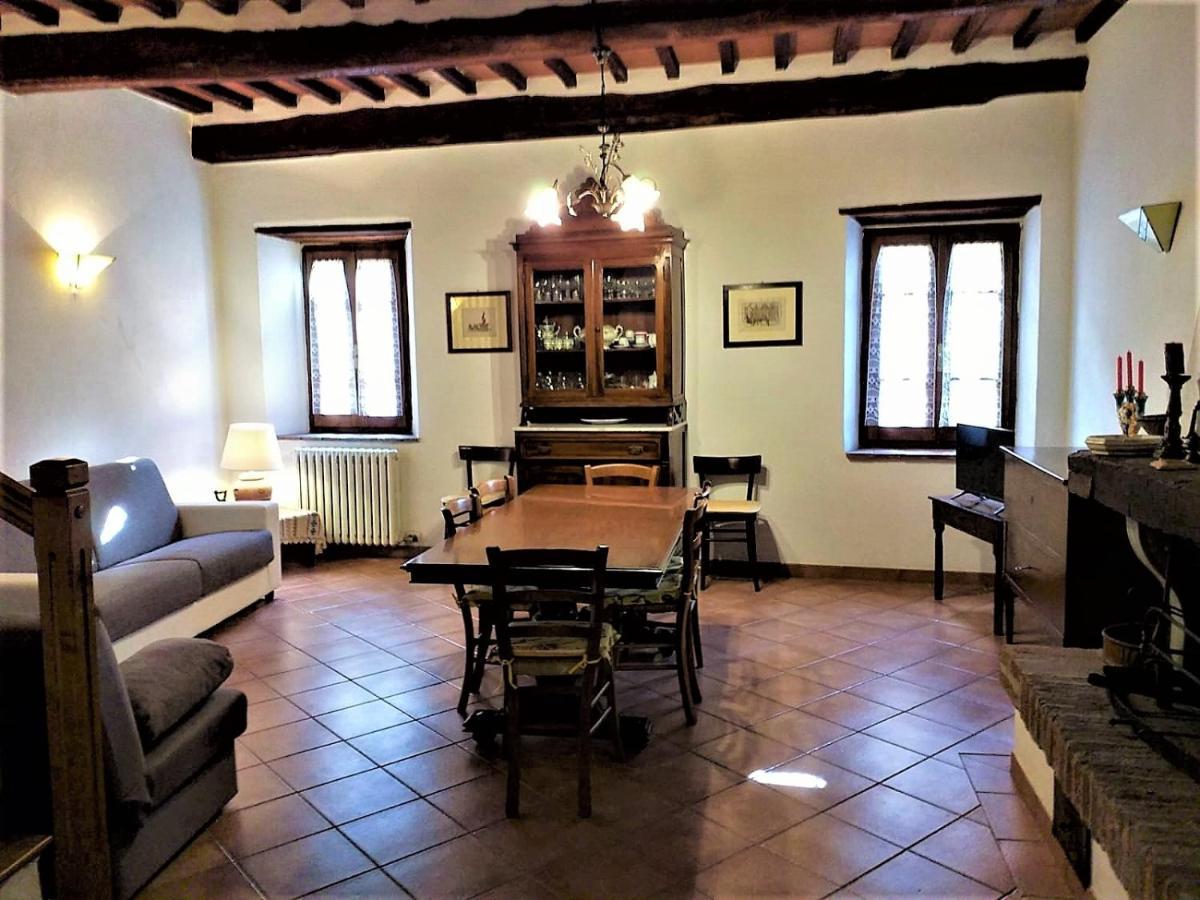 Antica Torre "La Casalta" Apartment Petroio Luaran gambar