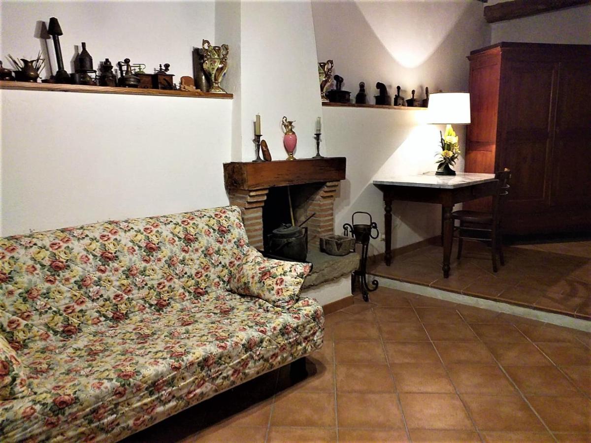 Antica Torre "La Casalta" Apartment Petroio Luaran gambar