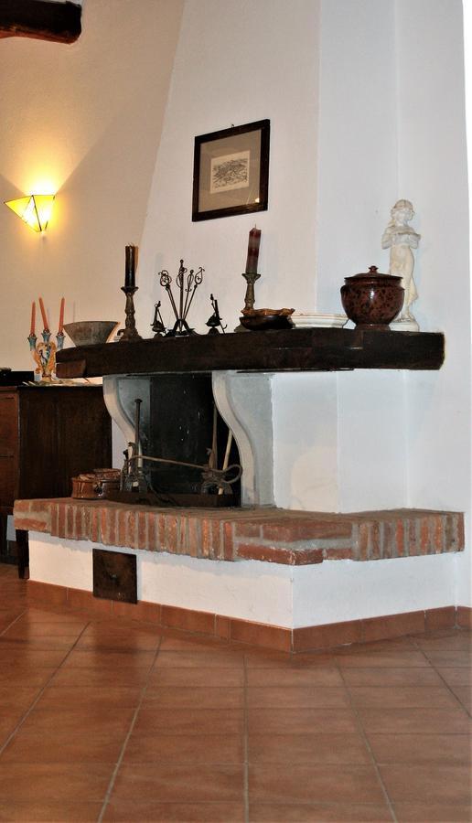 Antica Torre "La Casalta" Apartment Petroio Luaran gambar